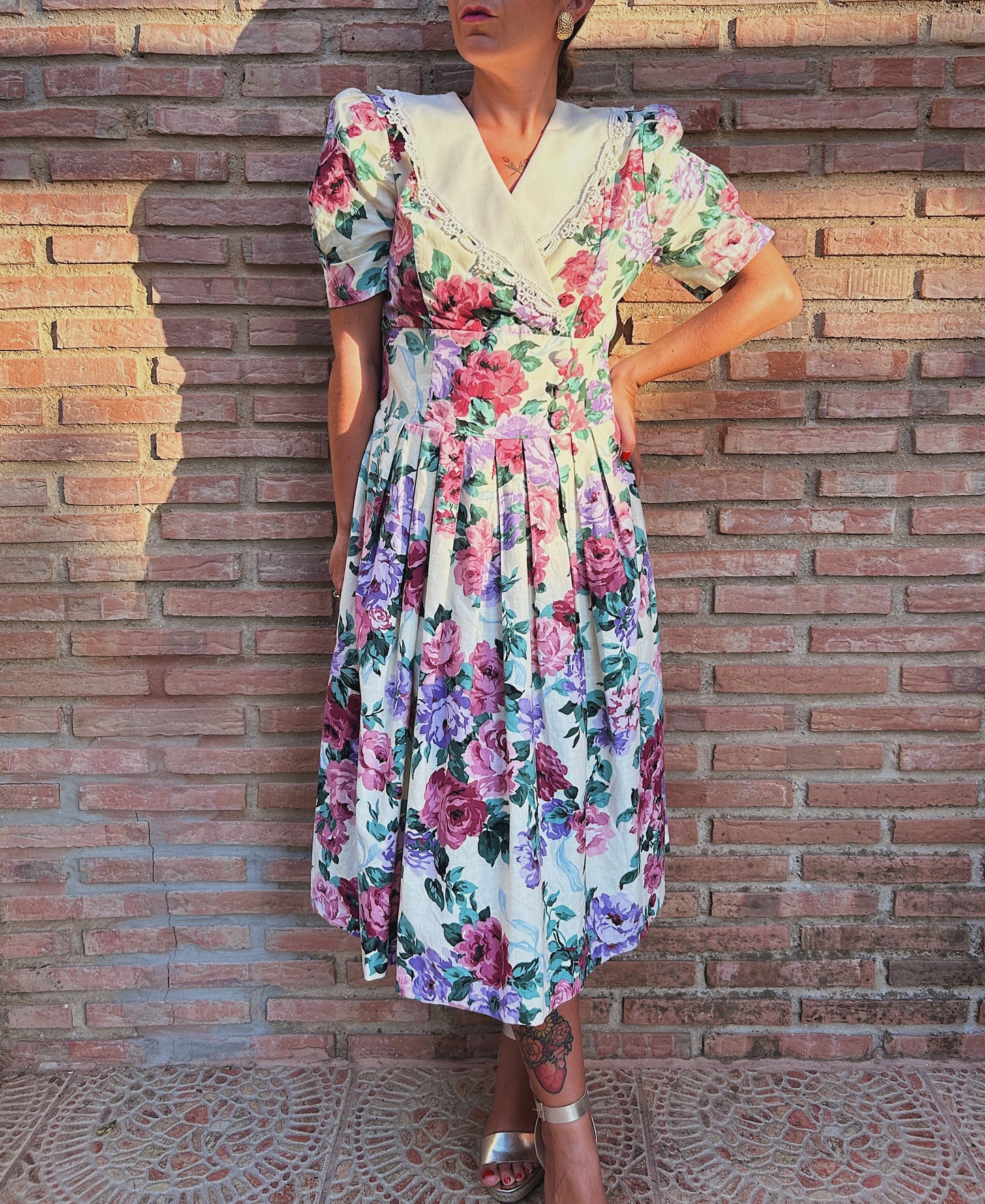 Vestido vintage con estampado floral y bonito cuello blanco - Rosa