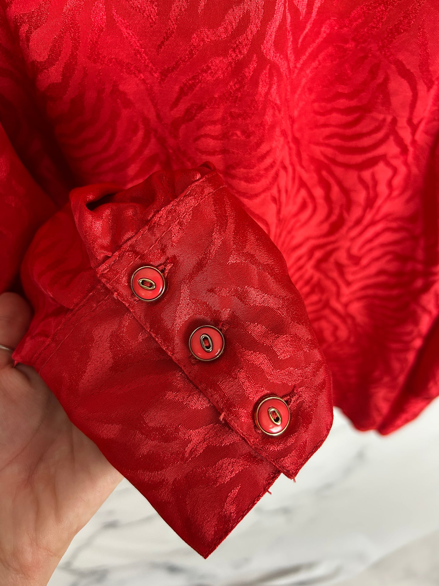 Blusa vintage roja con manga abullonada