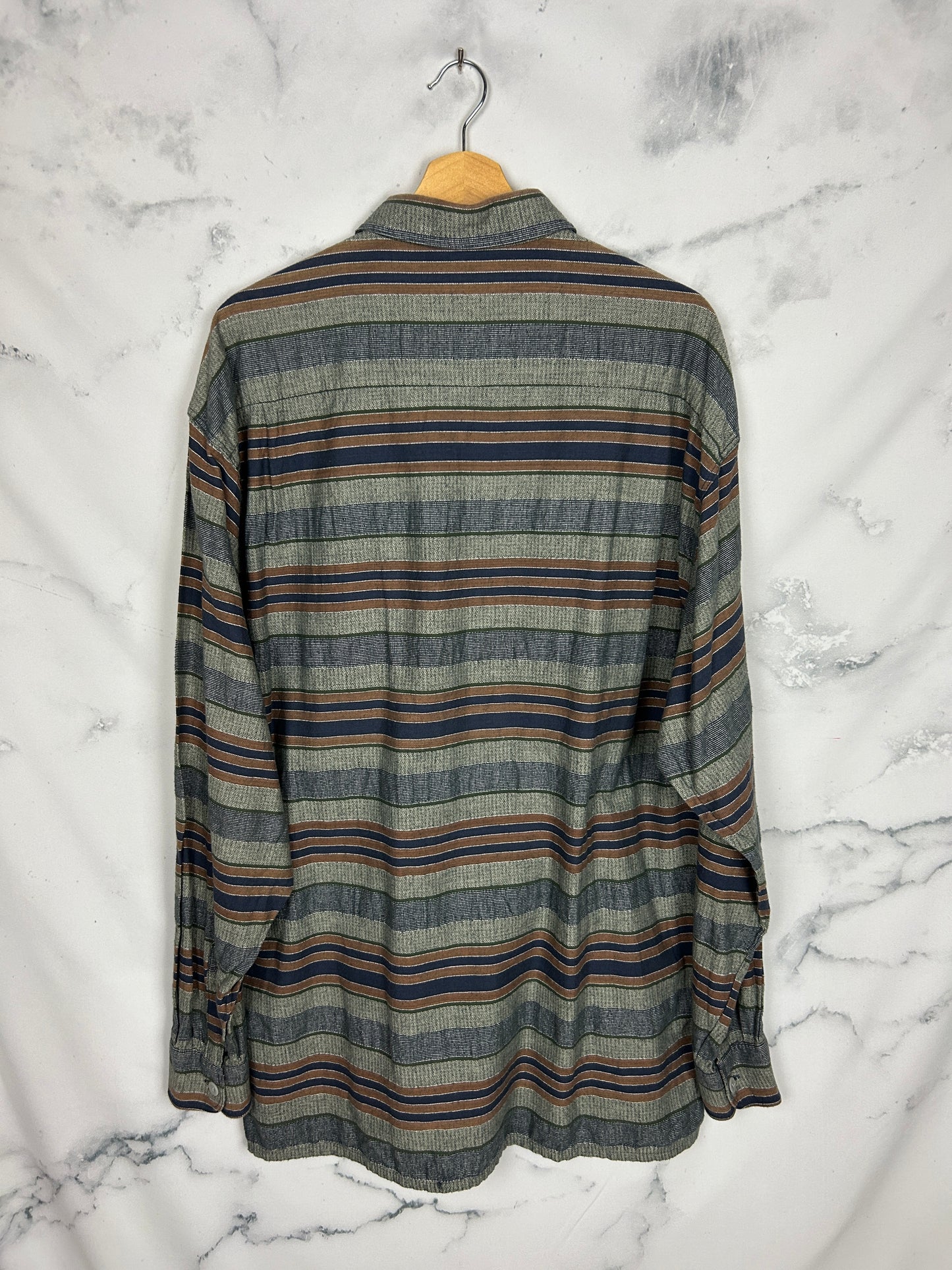 Camisa vintage con estampado horizontal