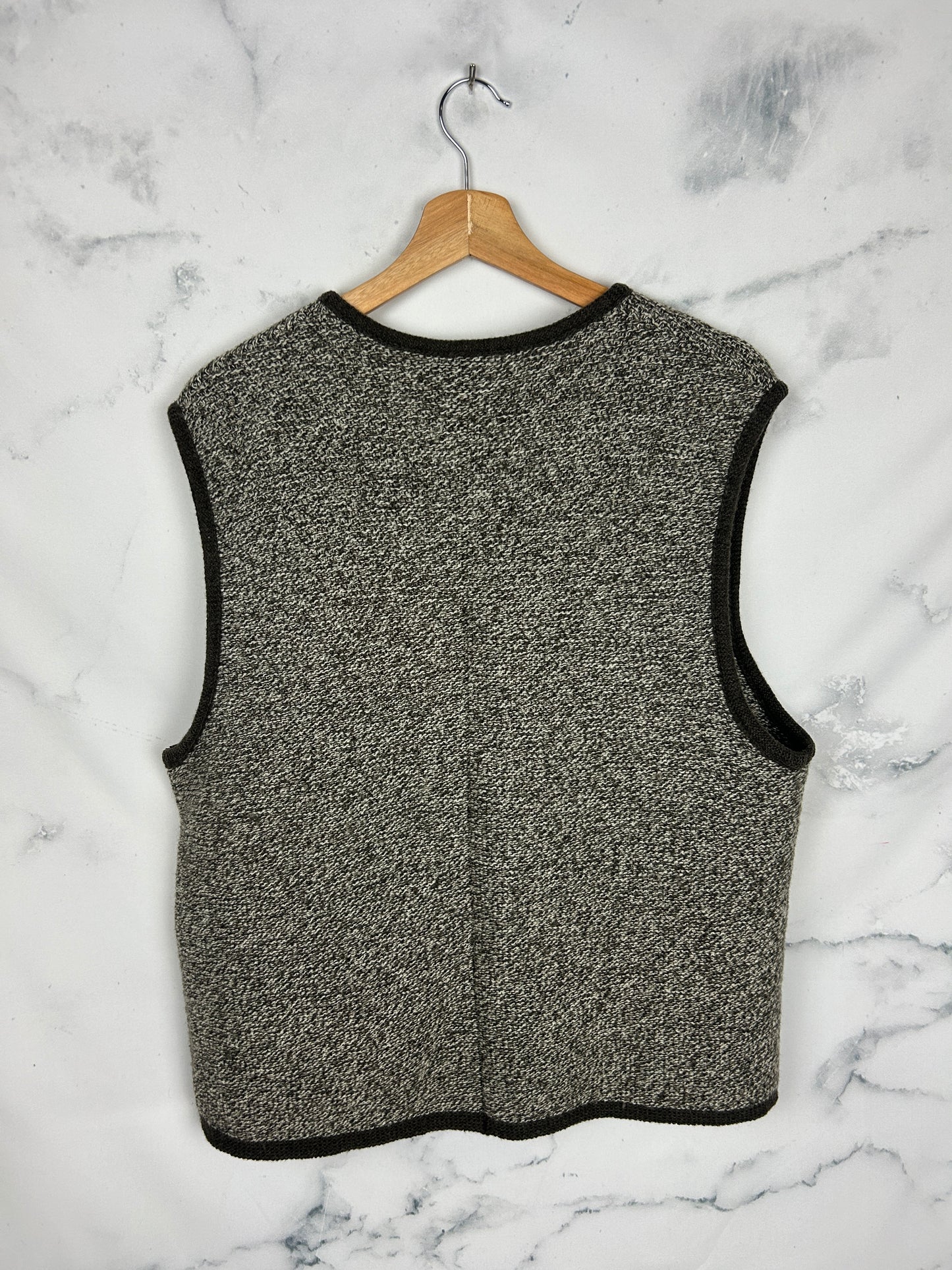 Chaleco vintage austriaco con botones de madera