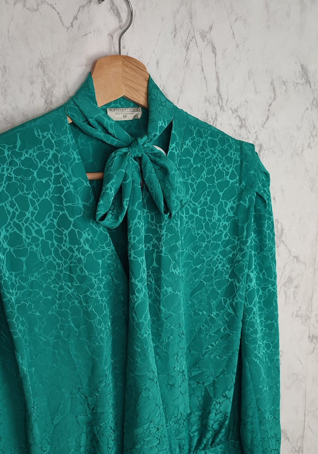 Blusa vintage verde con nudo