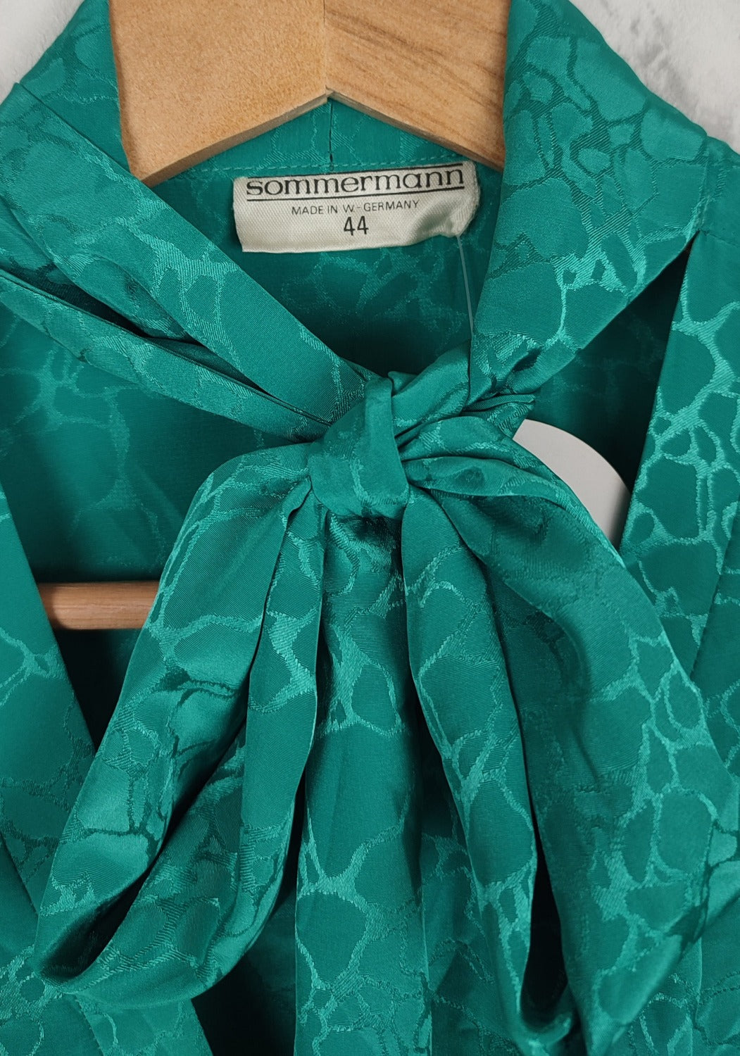 Blusa vintage verde con nudo
