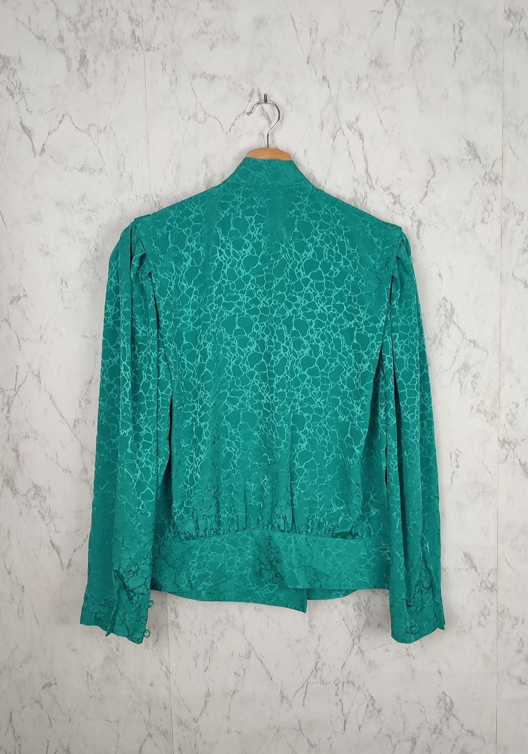 Blusa vintage verde con nudo