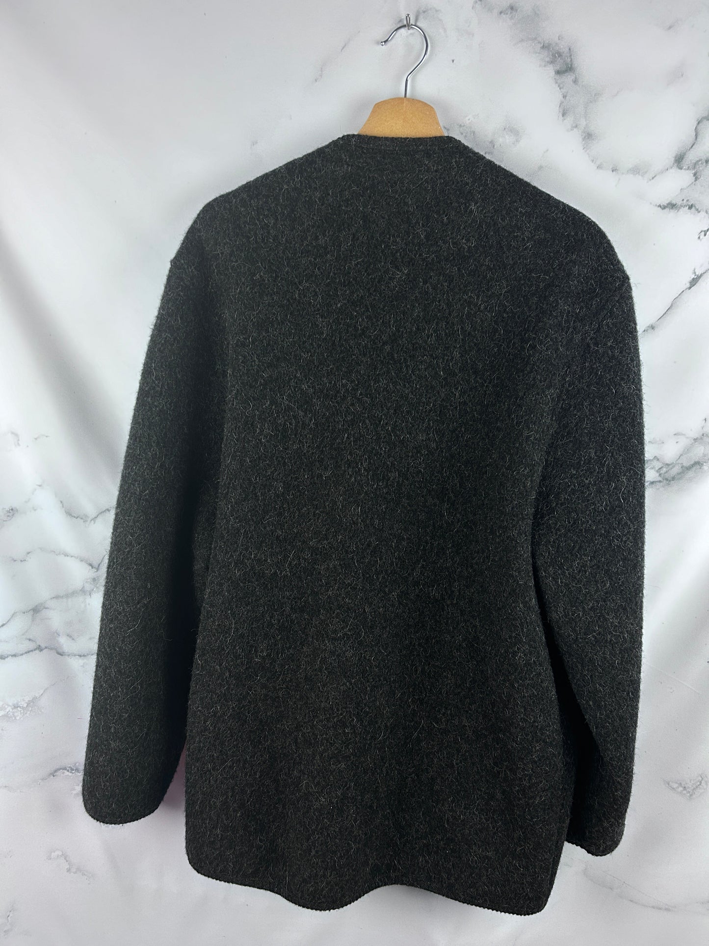 Austriaca vintage en gris oscuro de la conocida firma Giesswein