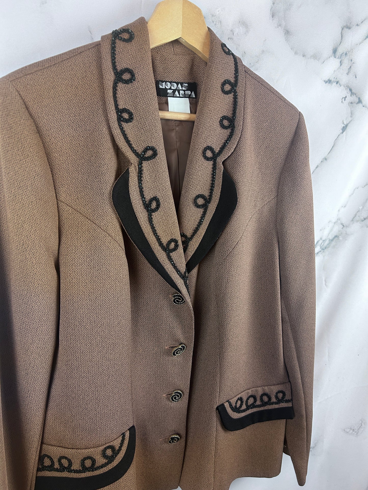 Blazer vintage marrón con detalles negros