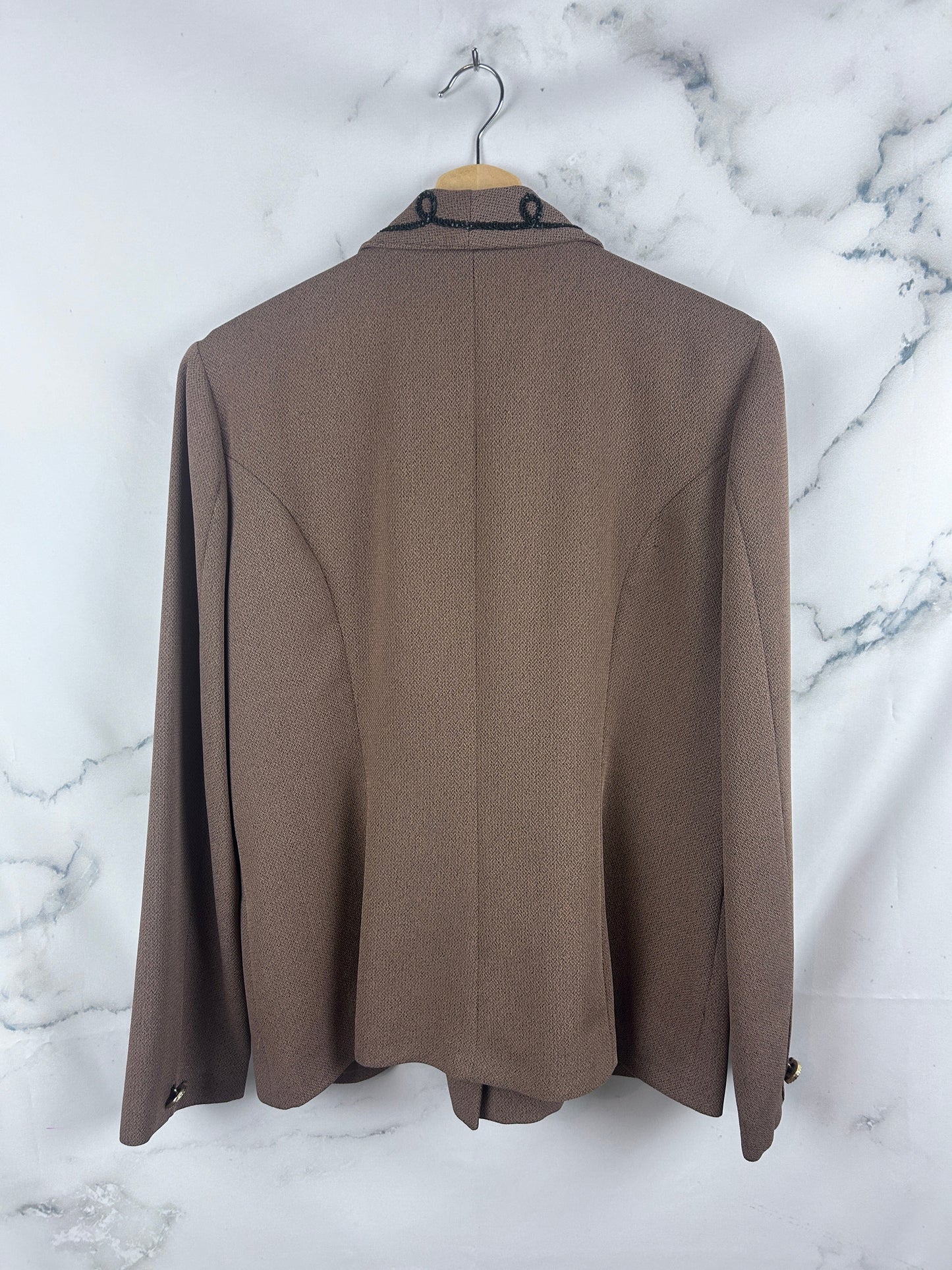 Blazer vintage marrón con detalles negros
