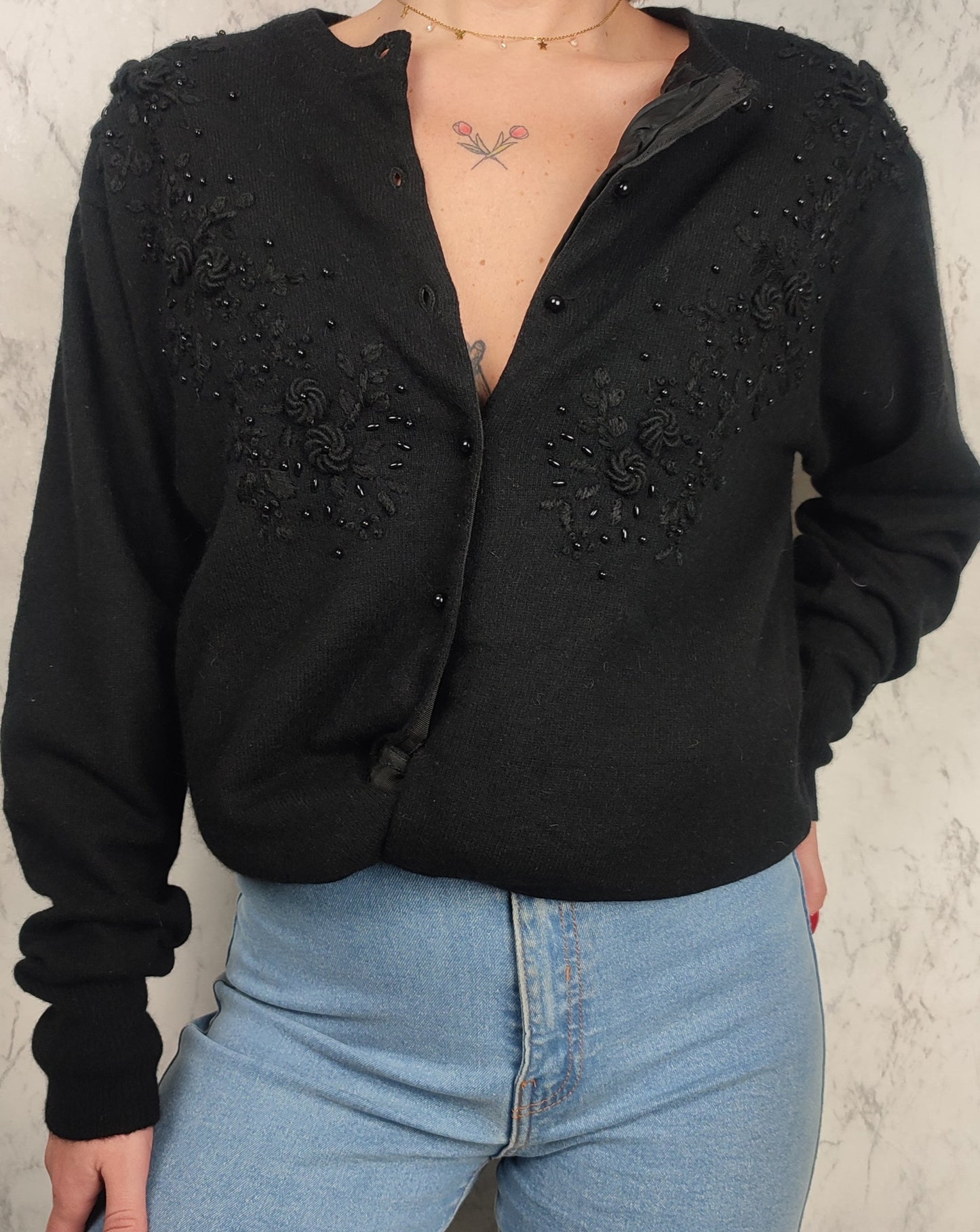 Cárdigan con perlitas negras