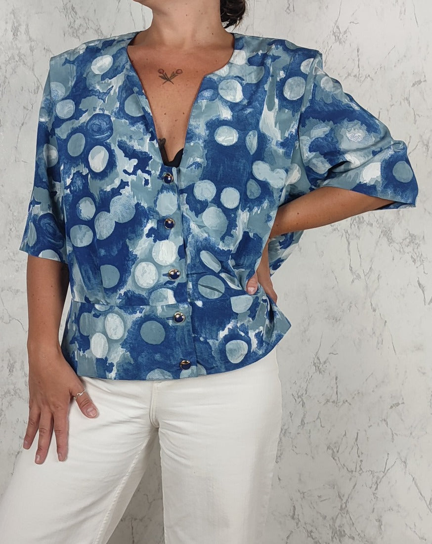 Blusa con botones dorados