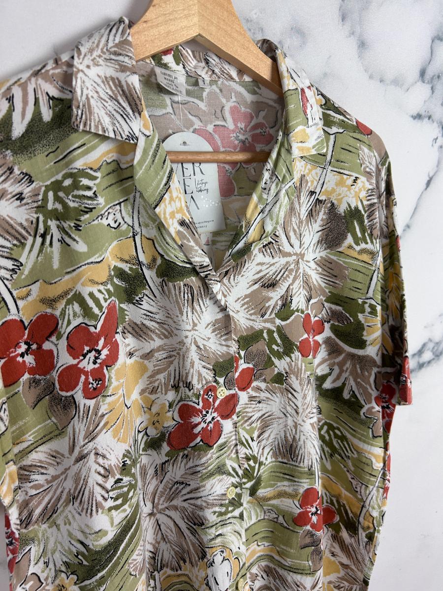 Blusa vintage con estampado hawaiano