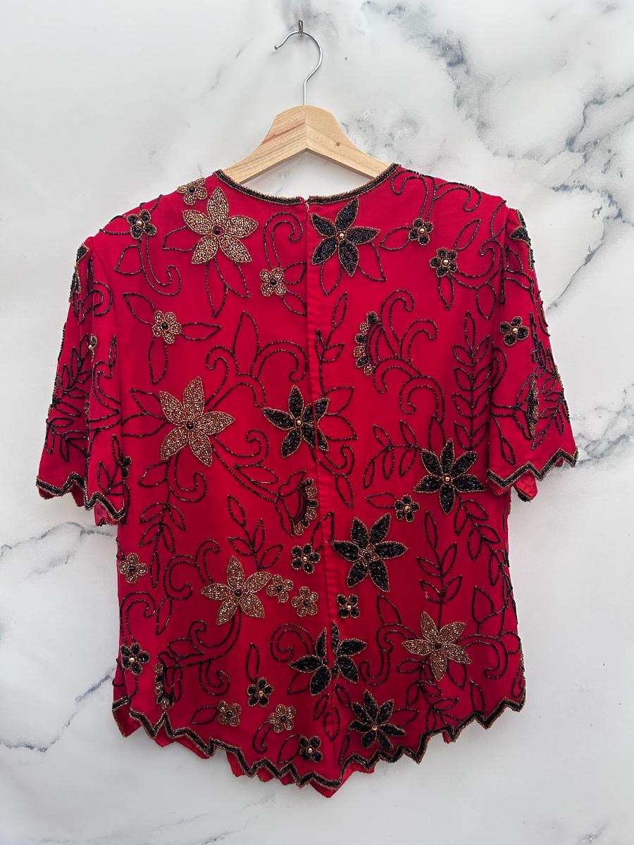 Blusa vintage de seda bordada con pedrería