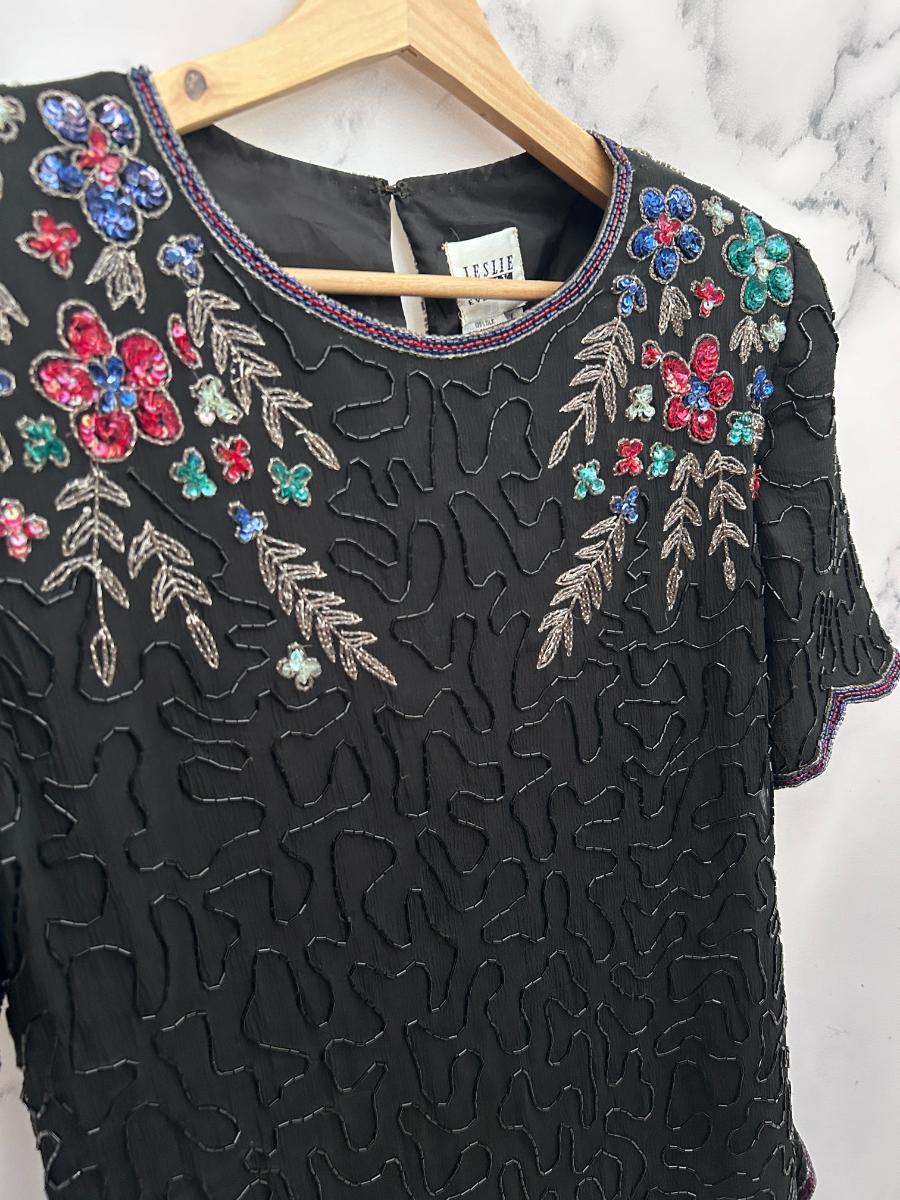 Blusa vintage negra con bordado y lentejuelas