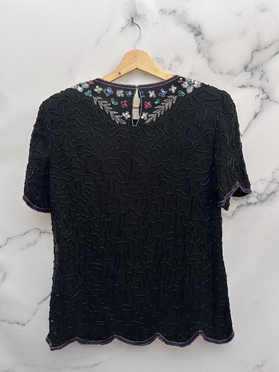 Blusa vintage negra con bordado y lentejuelas