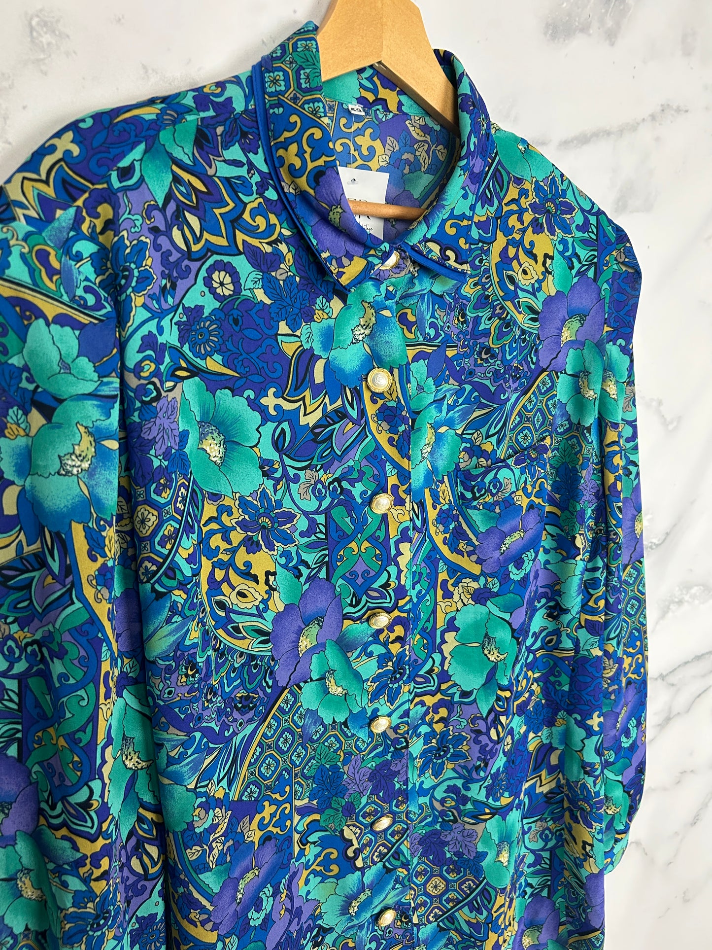 Blusa vintage  con botones joya