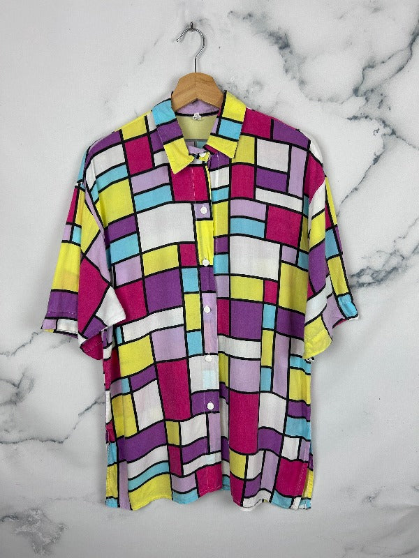 Camisa vintage con estampado geométrico