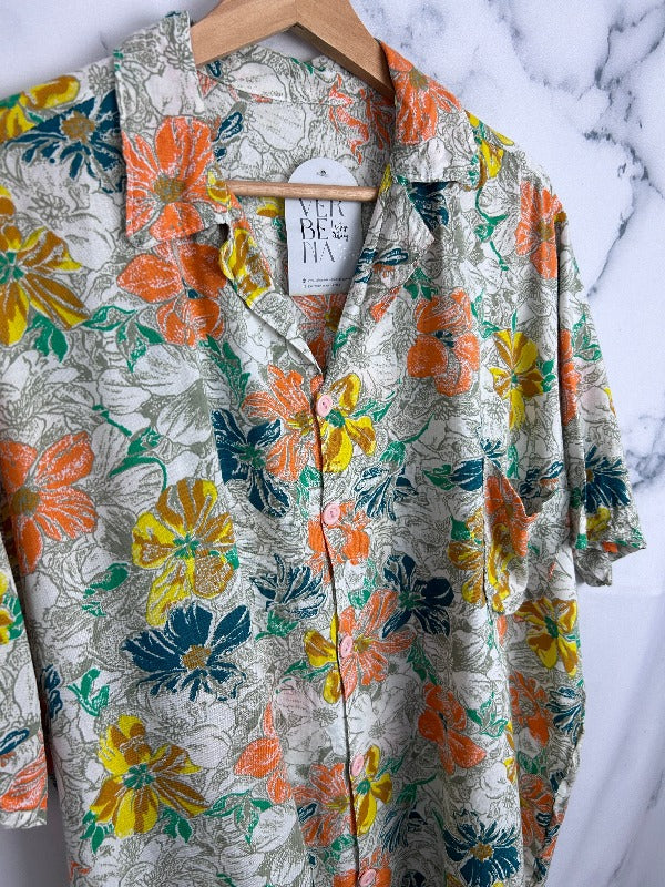 Camisa vintage con estampado tipo hawaiano