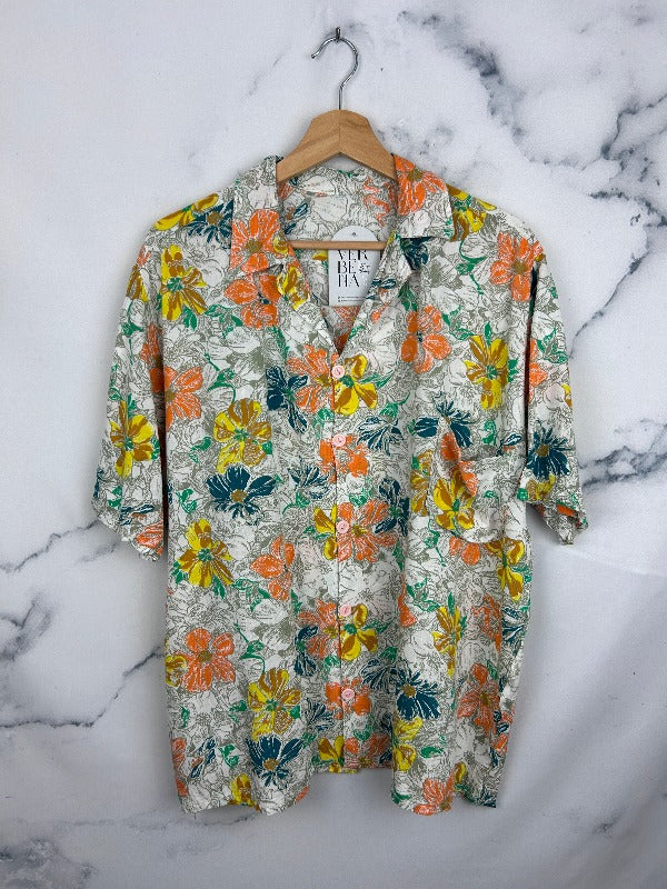 Camisa vintage con estampado tipo hawaiano