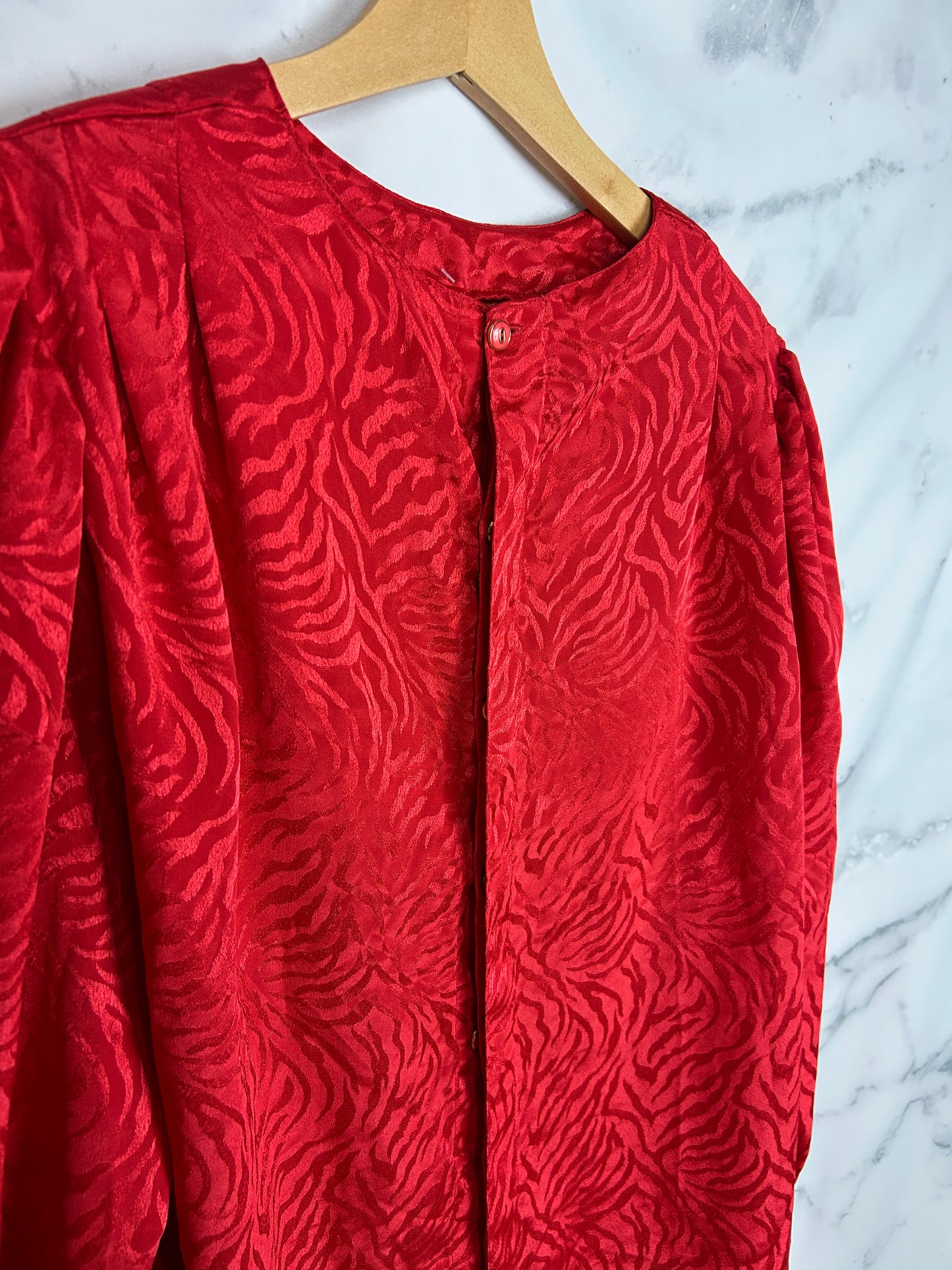 Blusa vintage roja con manga abullonada