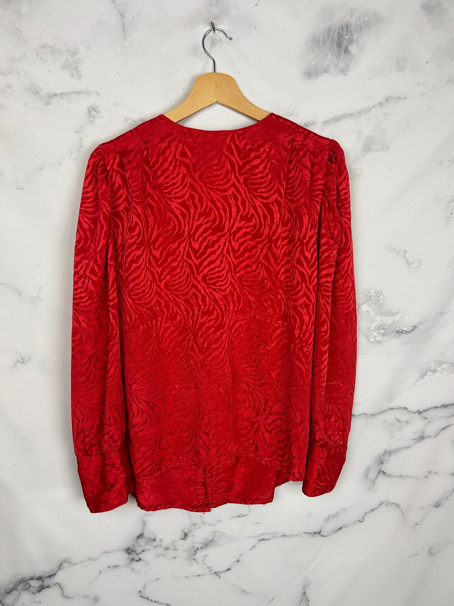 Blusa vintage roja con manga abullonada