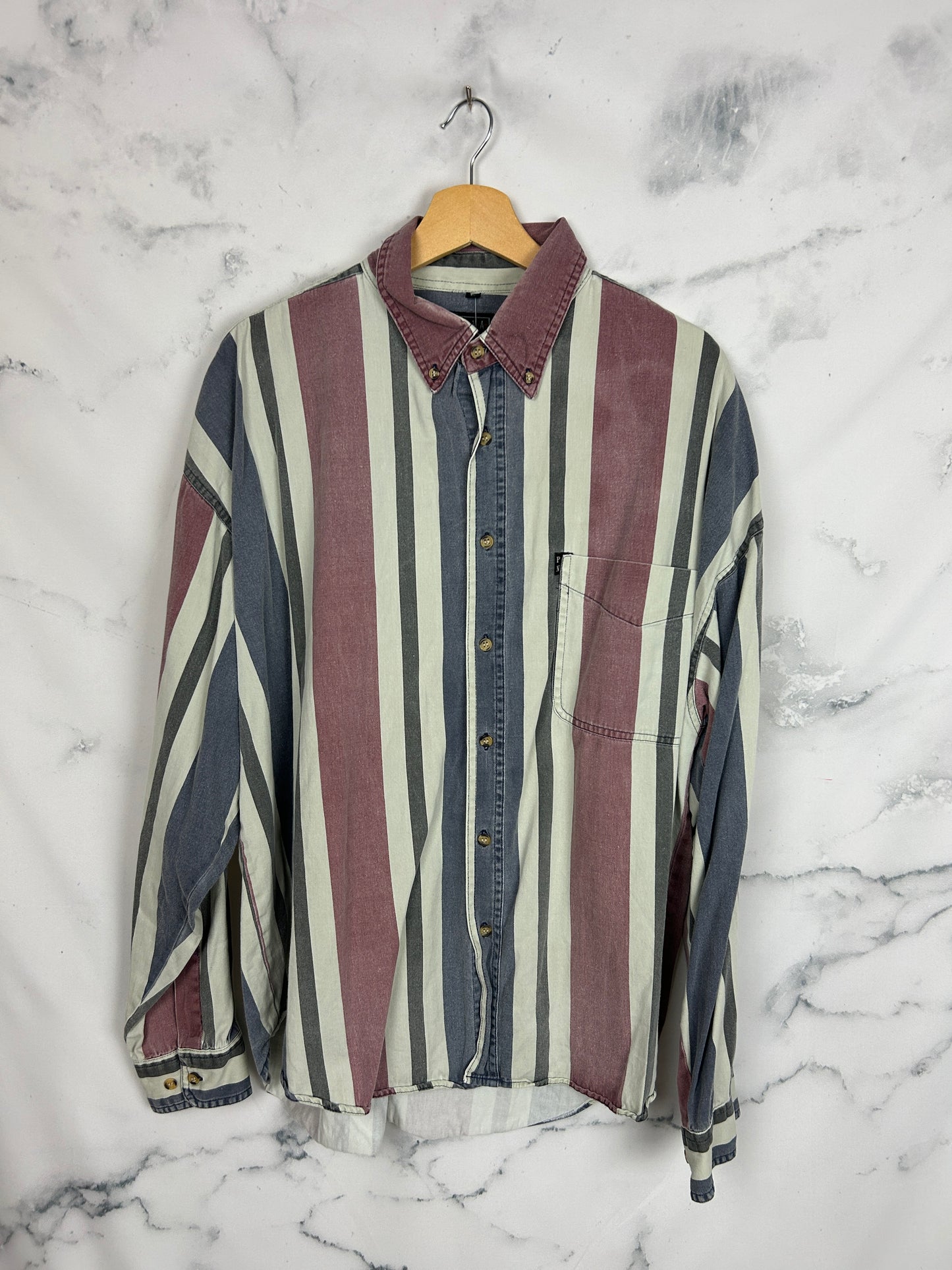 Camisa vintage de rayas verticales