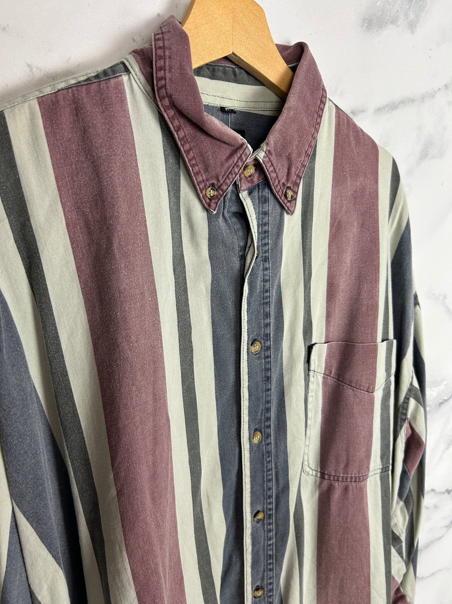 Camisa vintage de rayas verticales