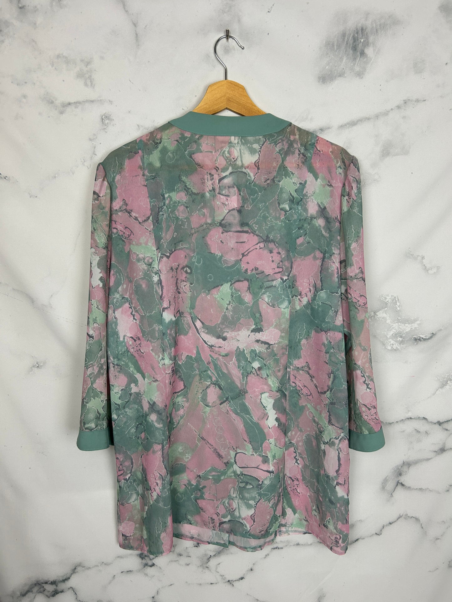 Blusa vintage con botones perlados