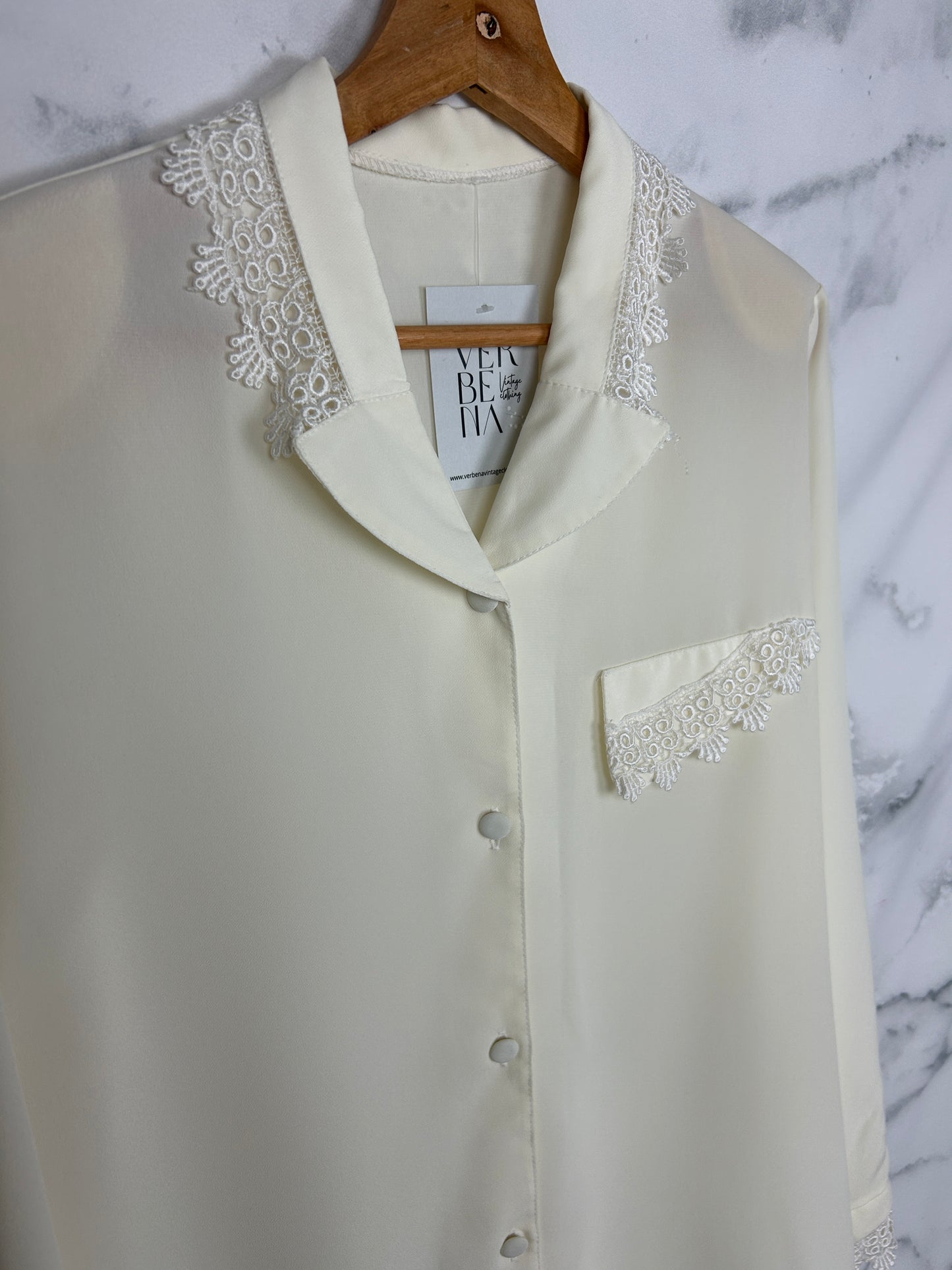 Blusa vintage con preciosos detalles calados