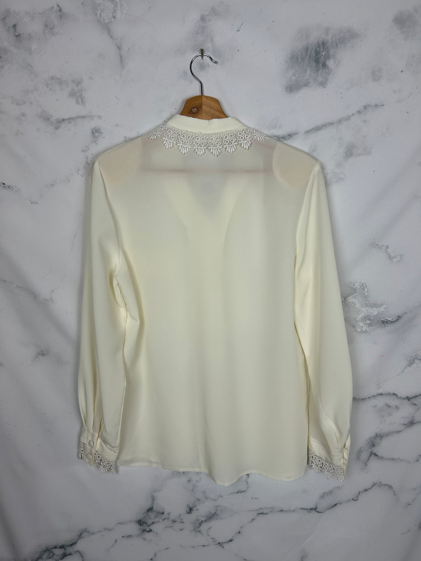 Blusa vintage con preciosos detalles calados