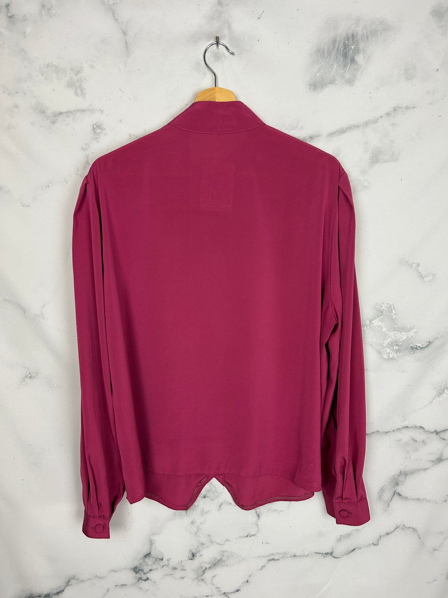 Blusa vintage en color buganvilla con cuello mao