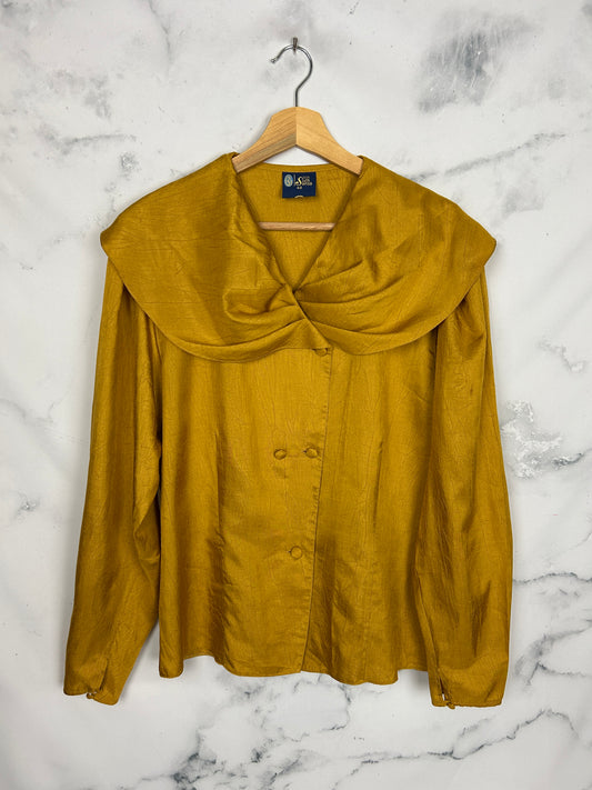 Blusa vintage en color mostaza con cuello bobo