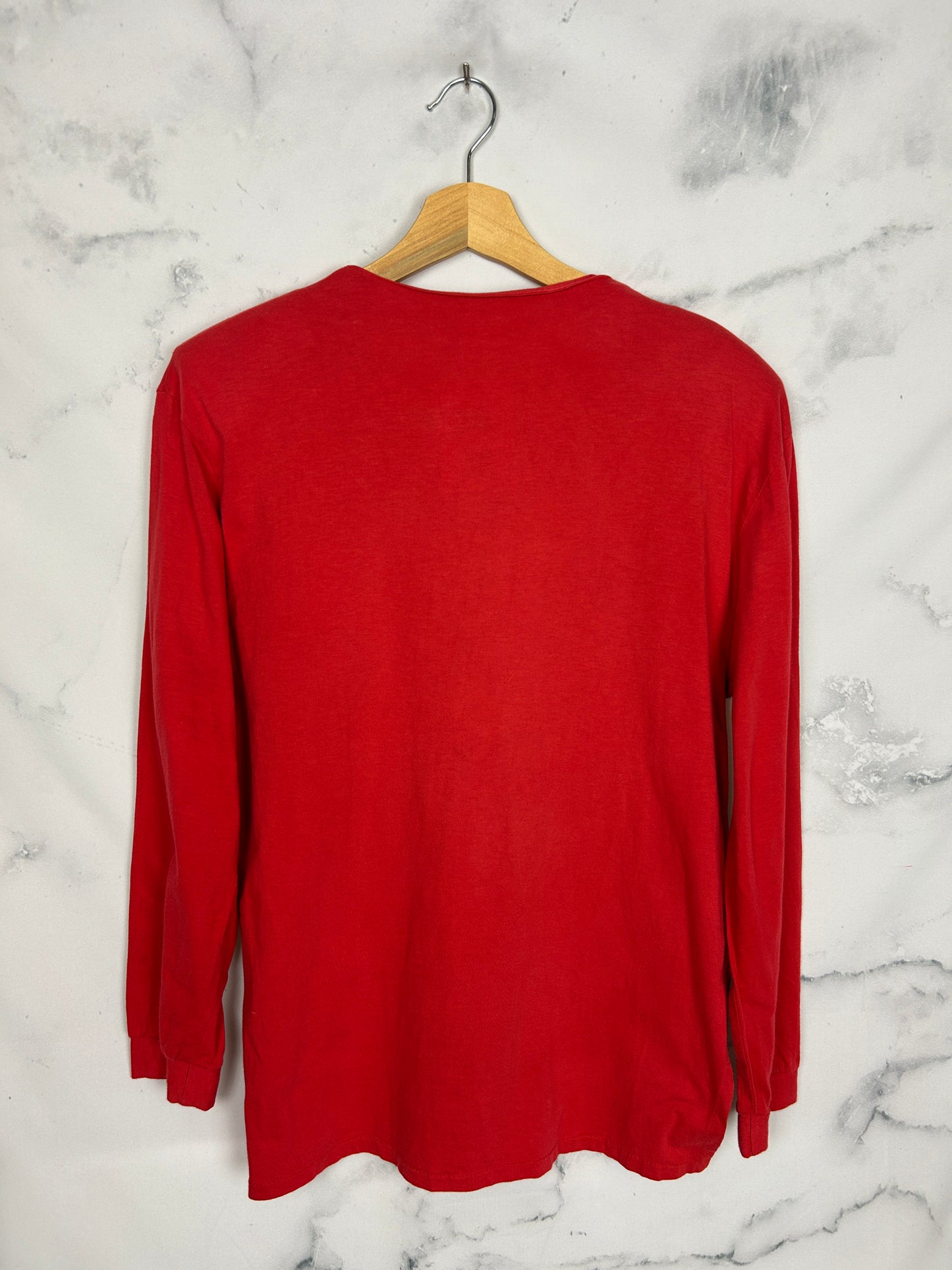 Blusa vintage en color rojo con original botonadura