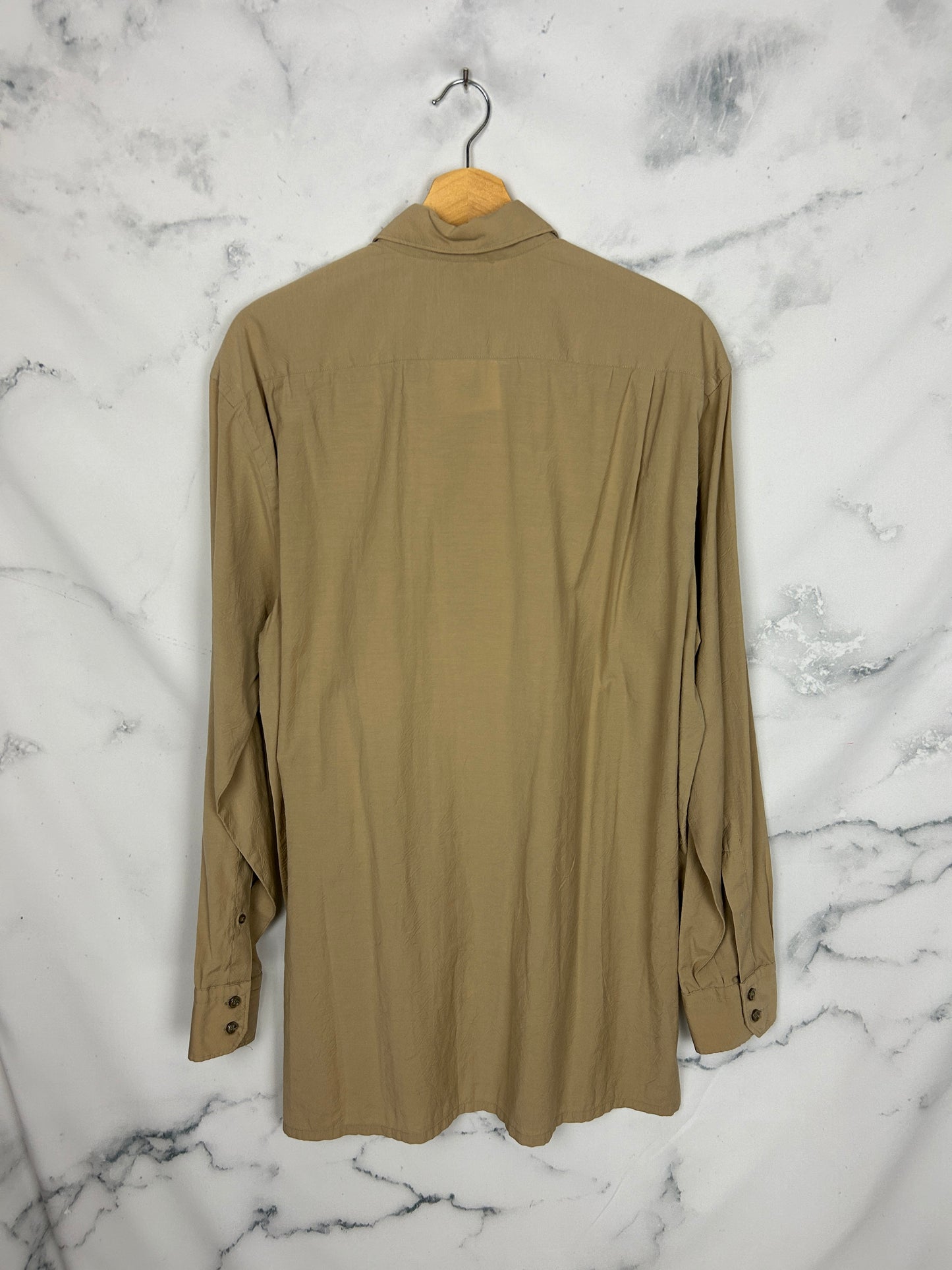 Camisa vintage lisa en color camel