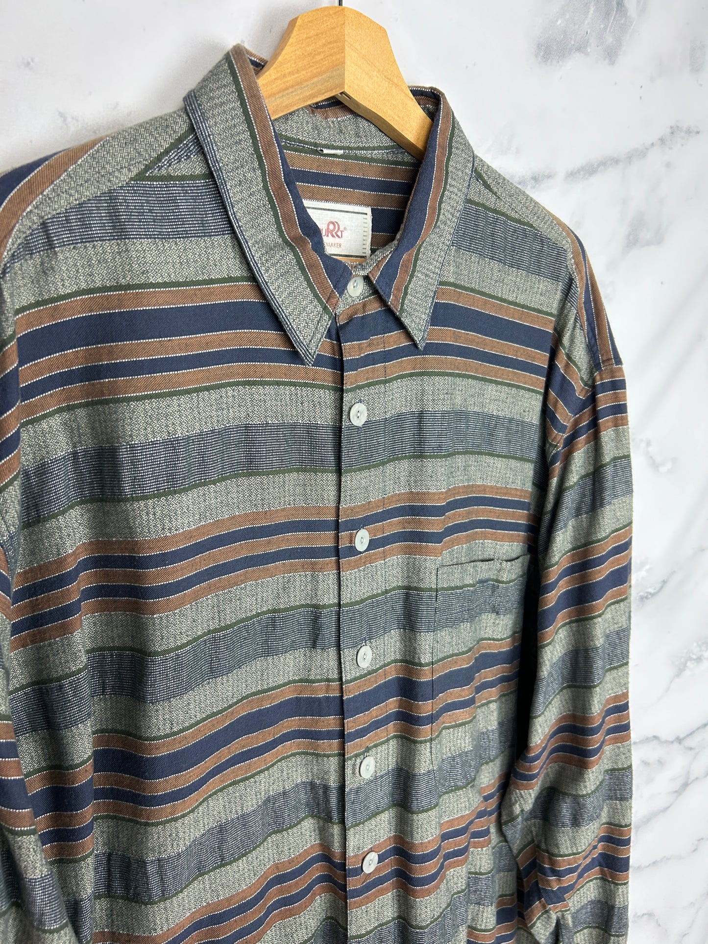 Camisa vintage con estampado horizontal