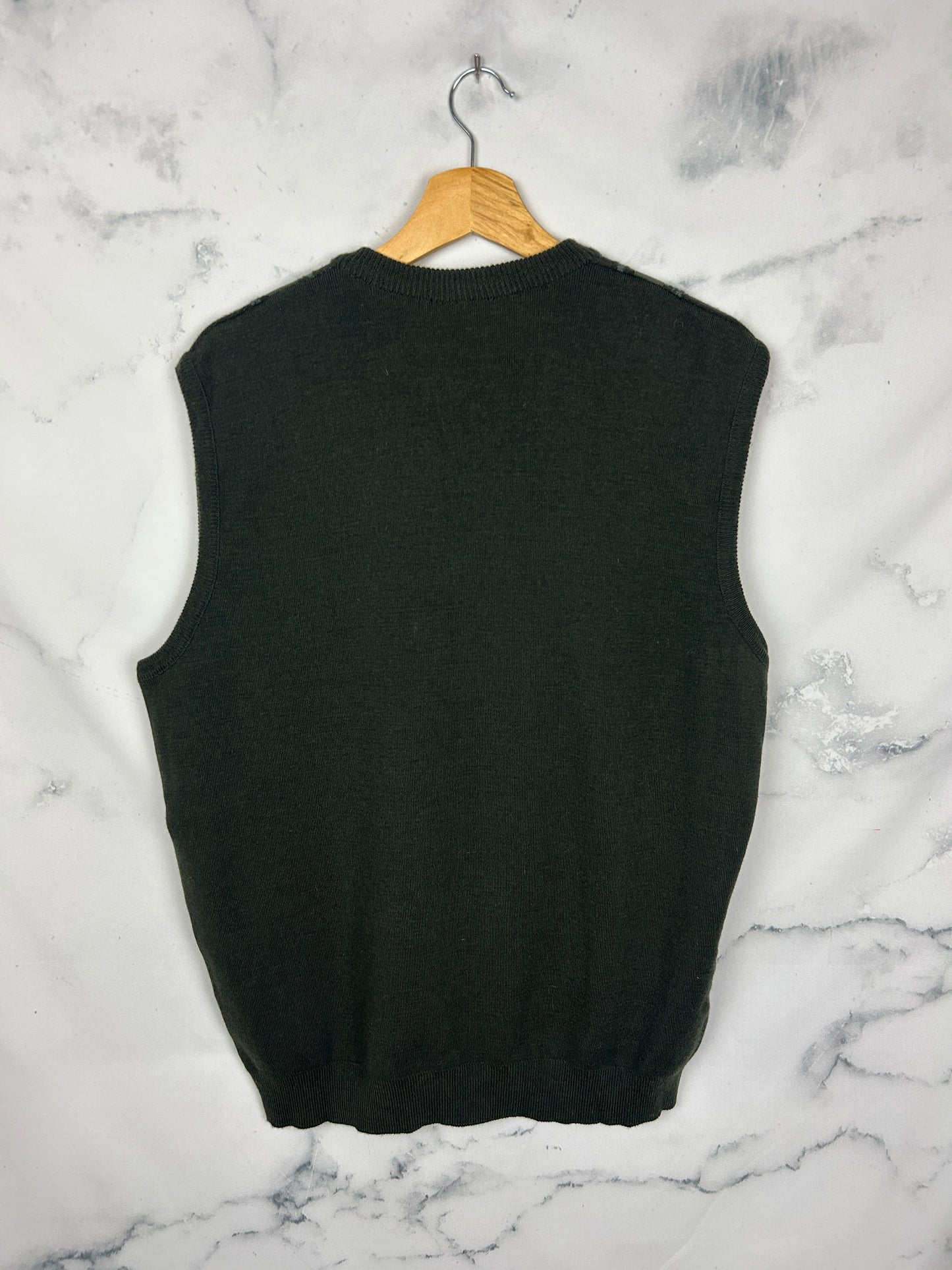 Chaleco vintage verde con detalles verticales