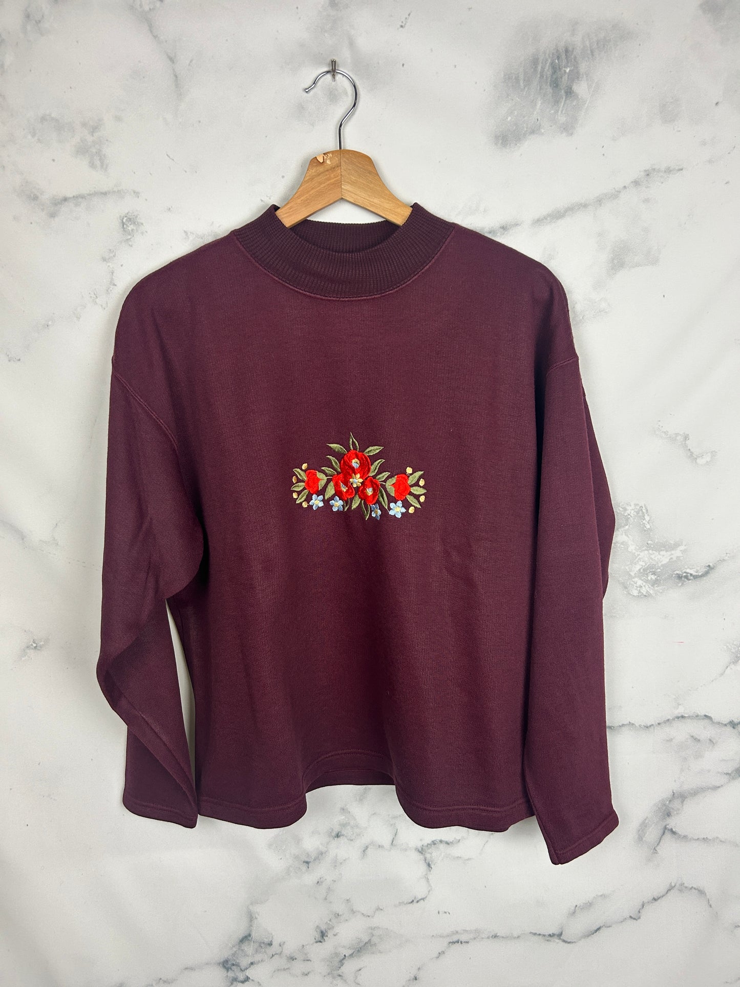 Sudadera vintage burdeos con bordado floral