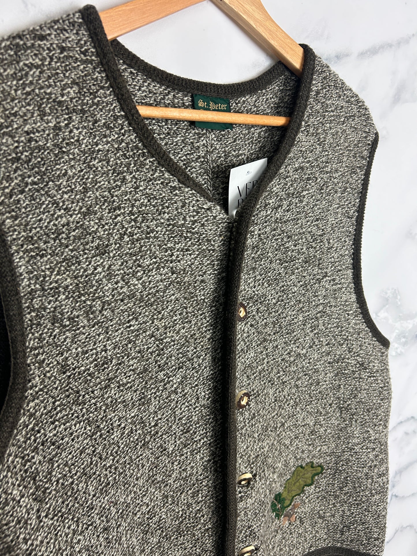 Chaleco vintage austriaco con botones de madera