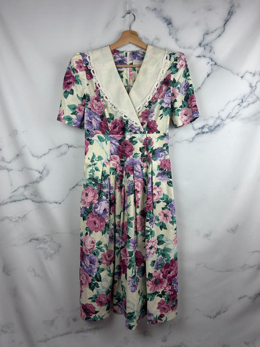 Vestido vintage con estampado floral y bonito cuello blanco - Rosa