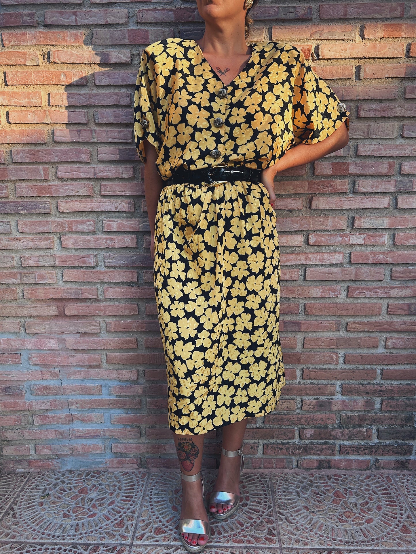 Vestido vintage amarillo y negro con estampado de flores - Clavel