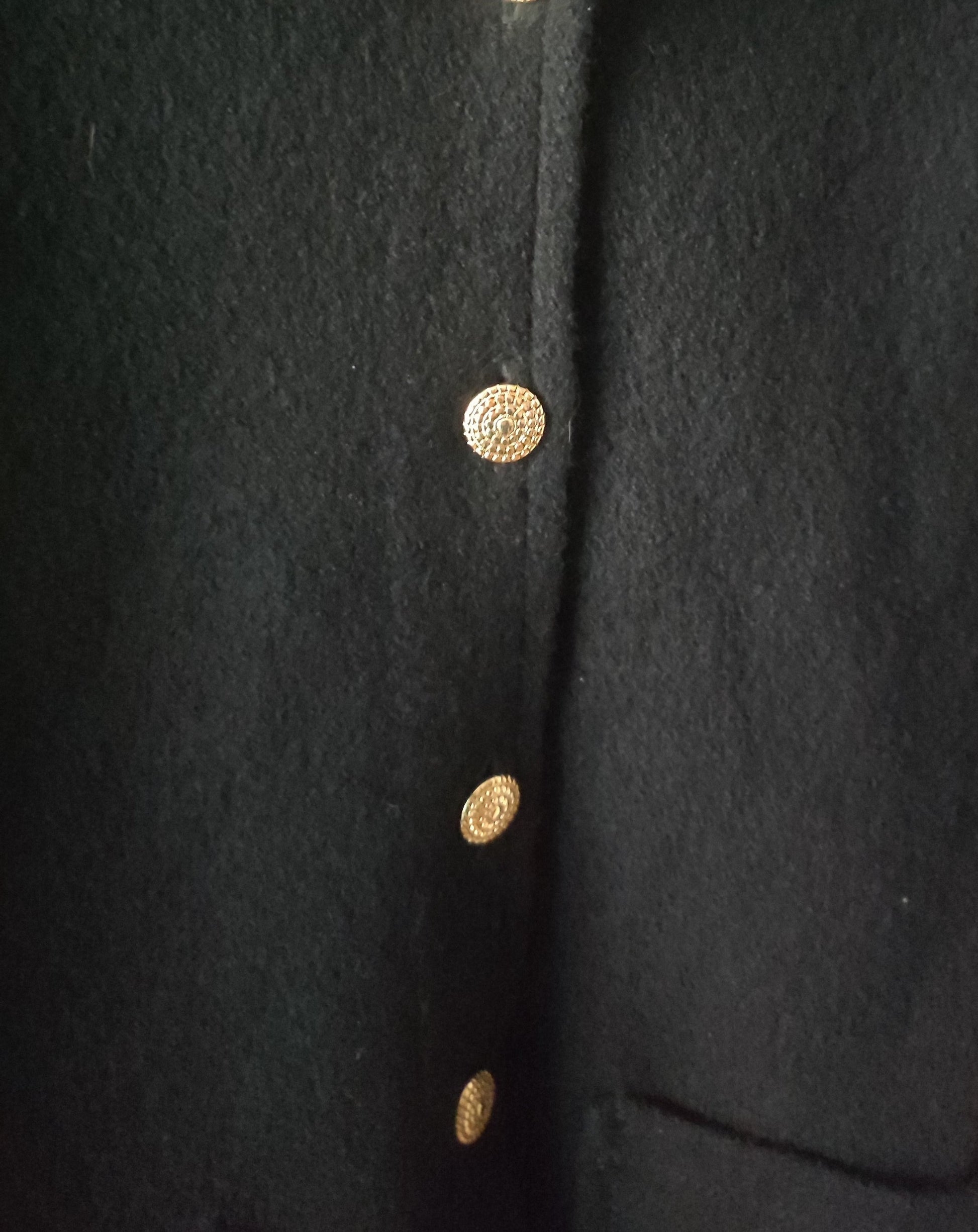negro con botones dorados Verbena Vintage Clothing
